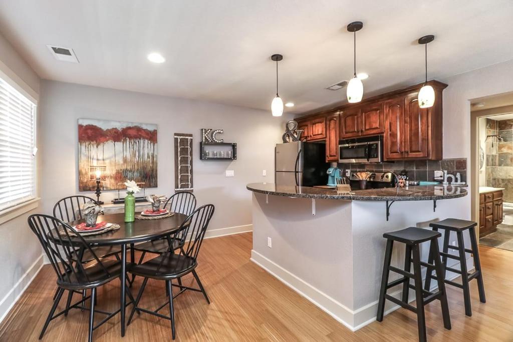Villa Amazing Locale 2Kingbr 1Bth Kansas City Exterior foto