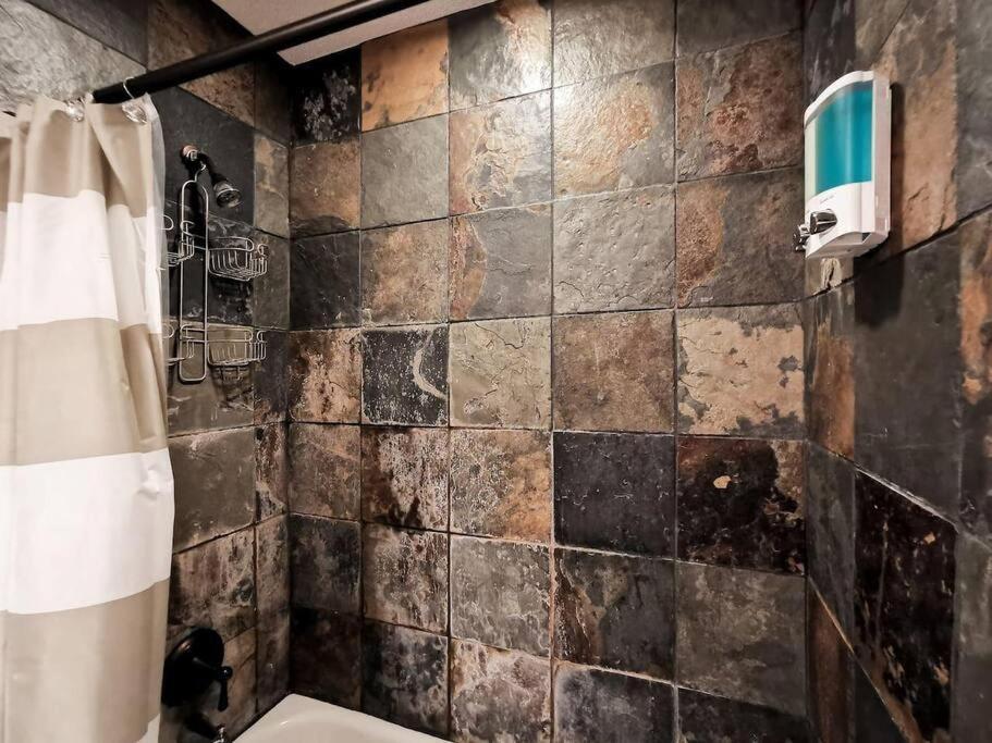 Villa Amazing Locale 2Kingbr 1Bth Kansas City Exterior foto