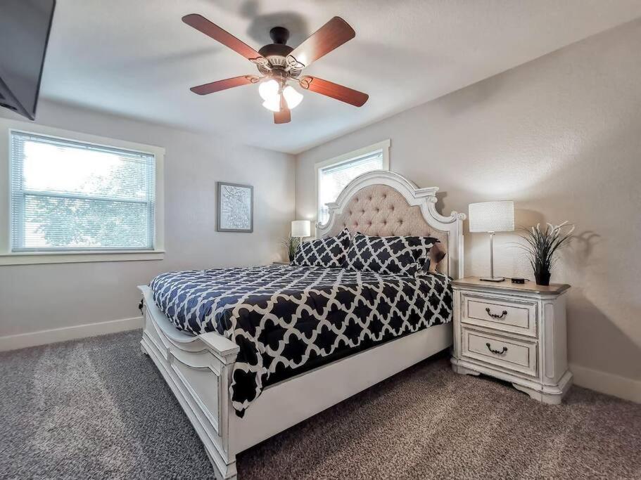 Villa Amazing Locale 2Kingbr 1Bth Kansas City Exterior foto